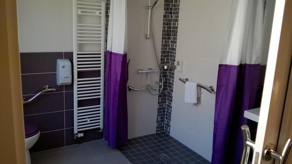 Contact Hotel Du Cerf Château-Gontier Habitación foto