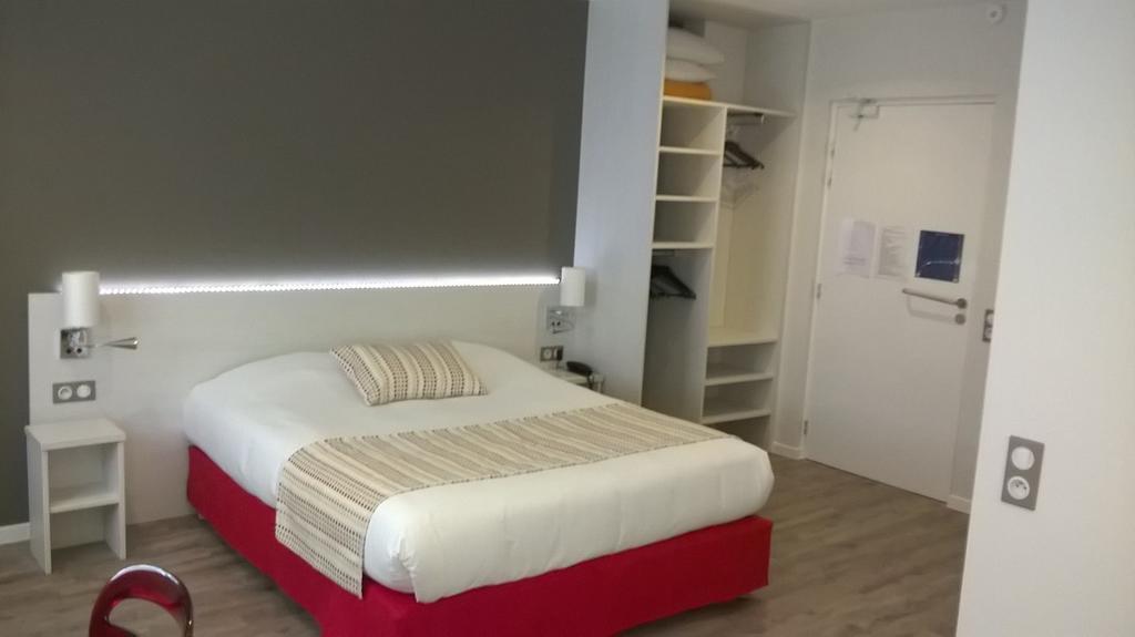 Contact Hotel Du Cerf Château-Gontier Habitación foto